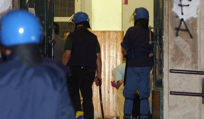 Ex poliziotto condannato per G8 chiede revisione, Procura generale contraria