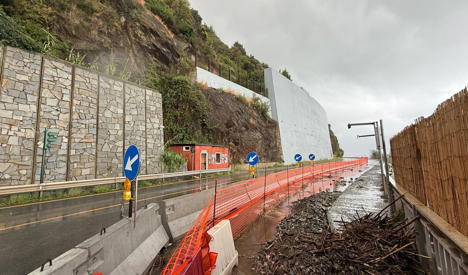 Maltempo, allagamenti nel ponente genovese, autostrada bloccata a Pra', Aurelia riaperta. Primocanale in diretta