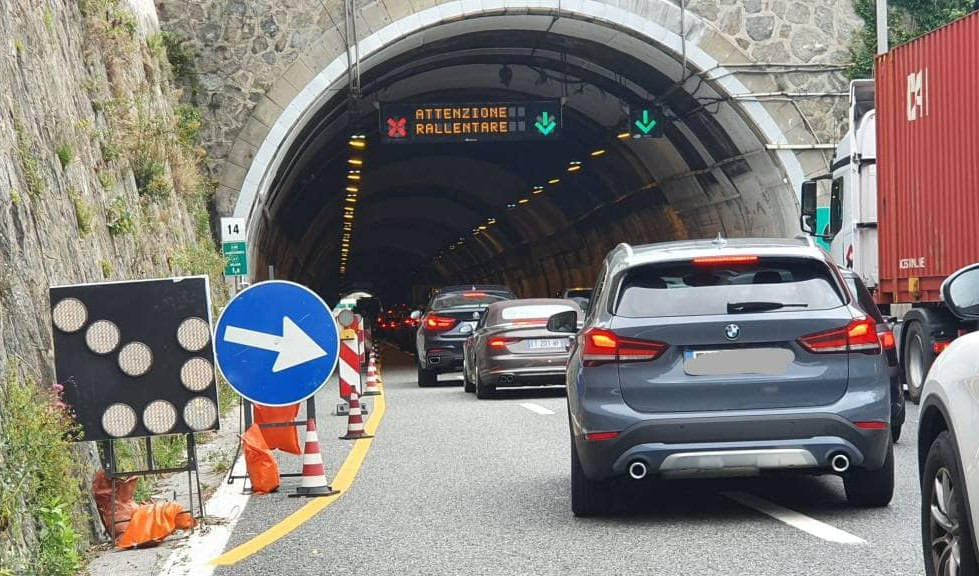 Caos autostrade, in mattinata code fino a 4 km