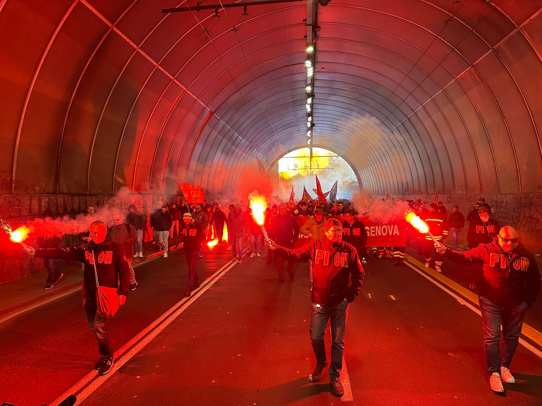 I lavoratori dentro la galleria Bixio