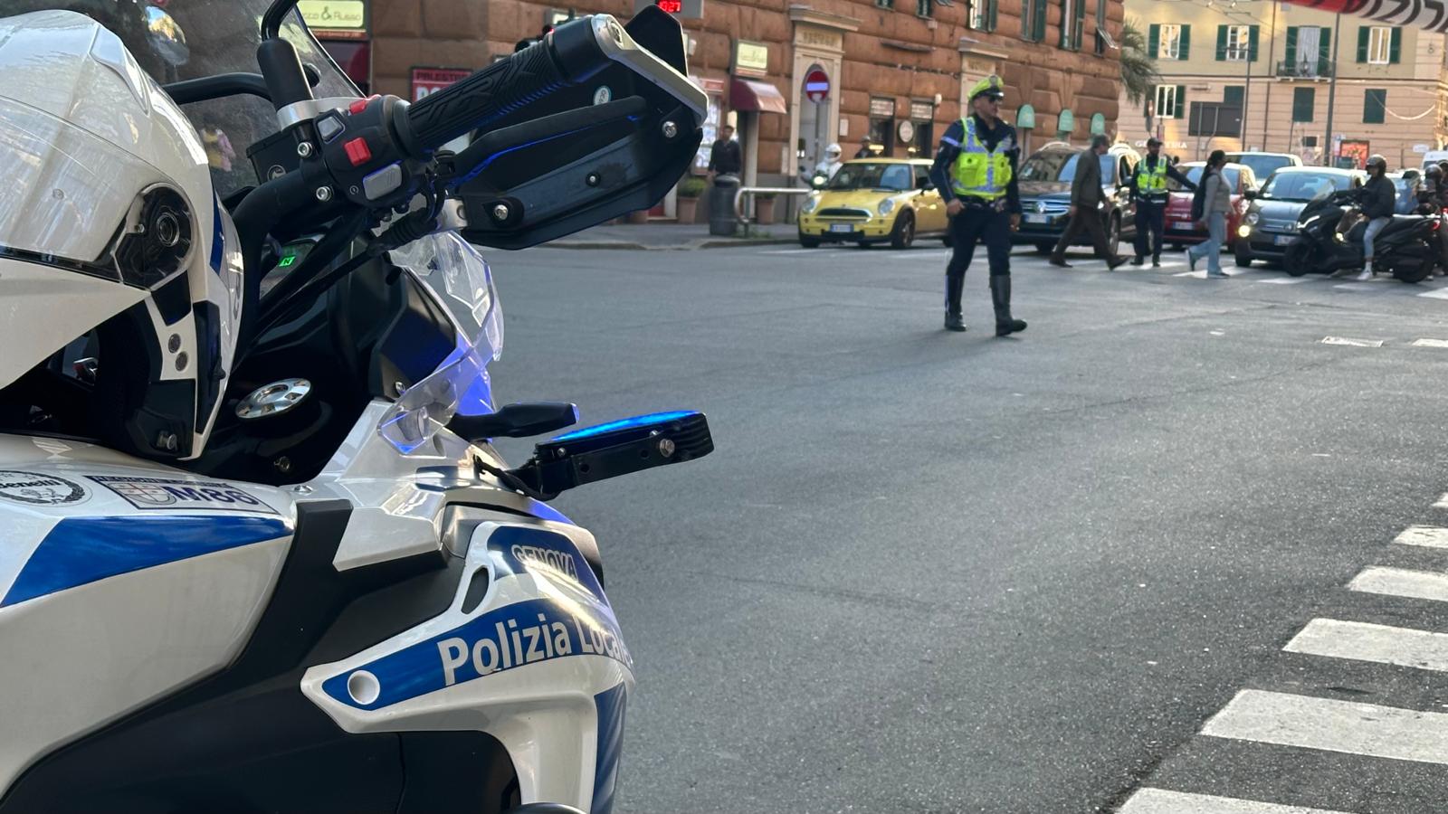 La polizia locale a presidio del corteo