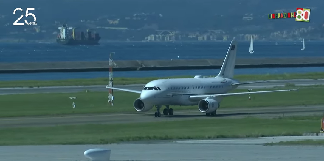 L'aereo del Presidente della Repubblica Mattarella all'Aeroporto Cristoforo Colombo