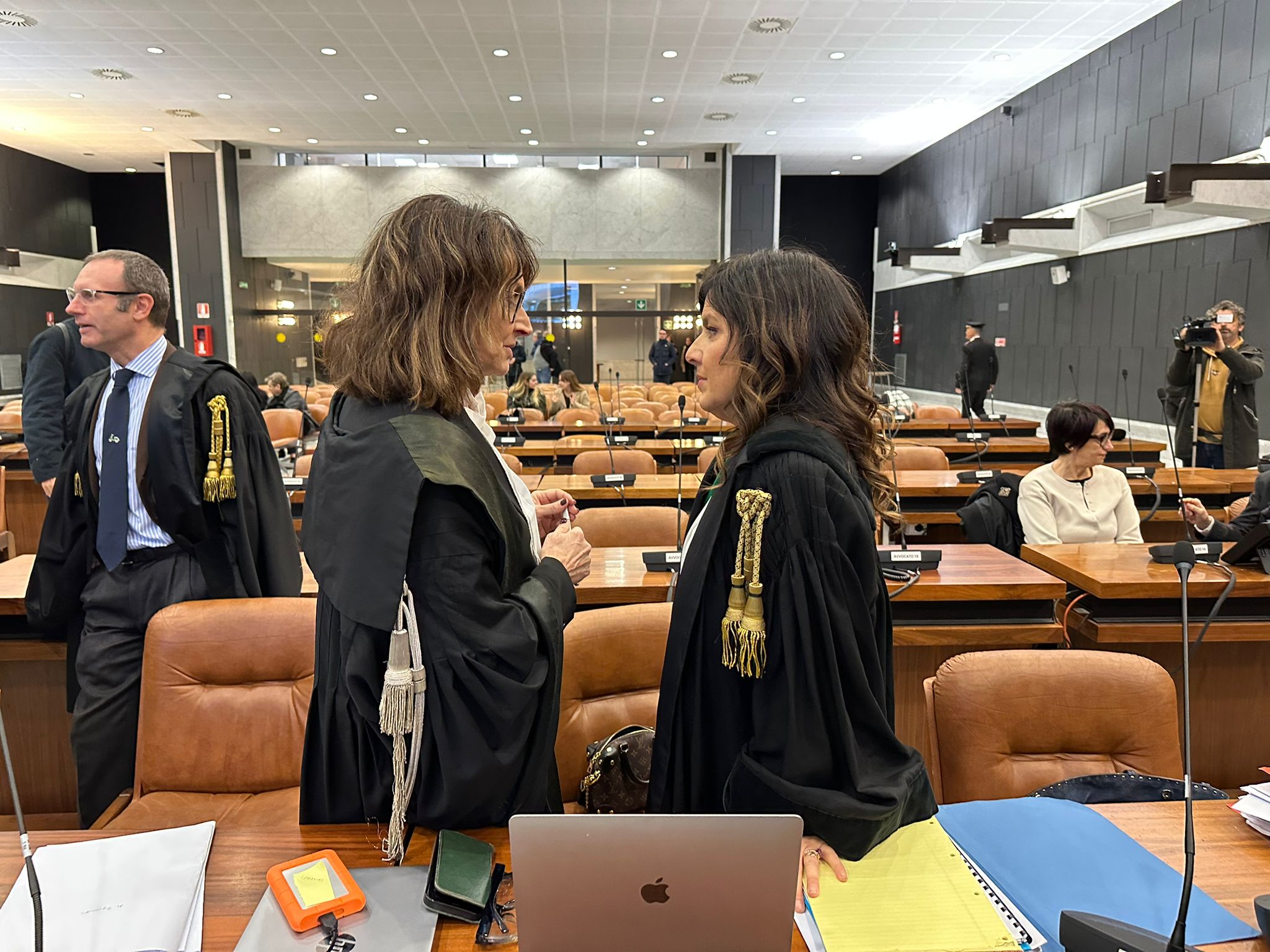 A sinistra la pm Dotto e a destra l’avvocata Franzone