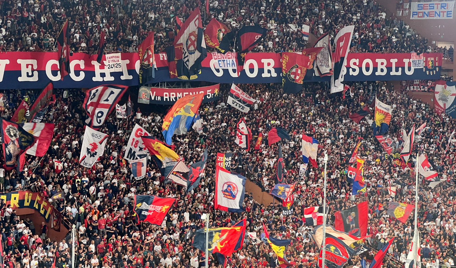 Il Genoa: domenica tutti allo stadio con la maglia rossoblù