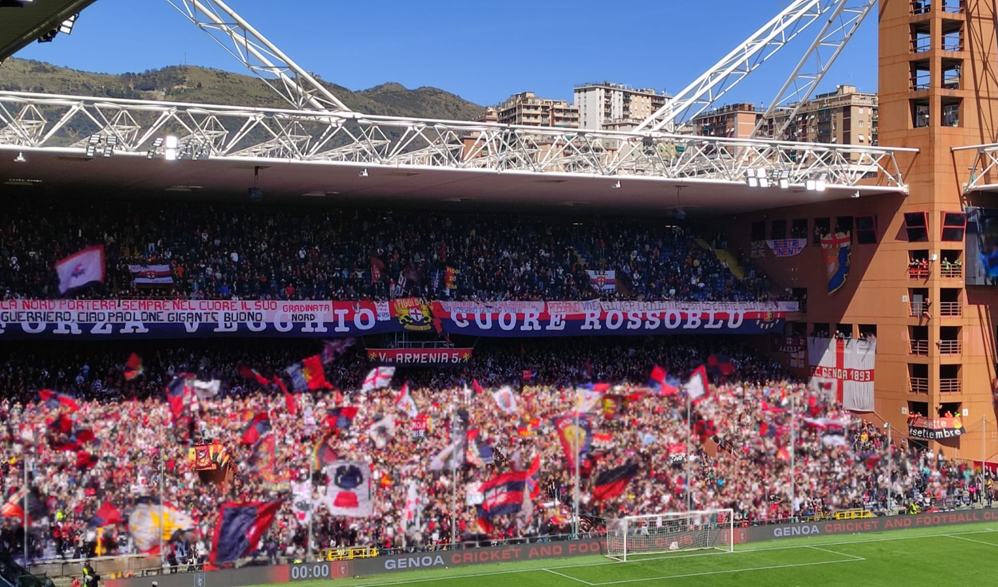 Genoa, assalto al Perugia con la carica dei 28000 al Ferraris  