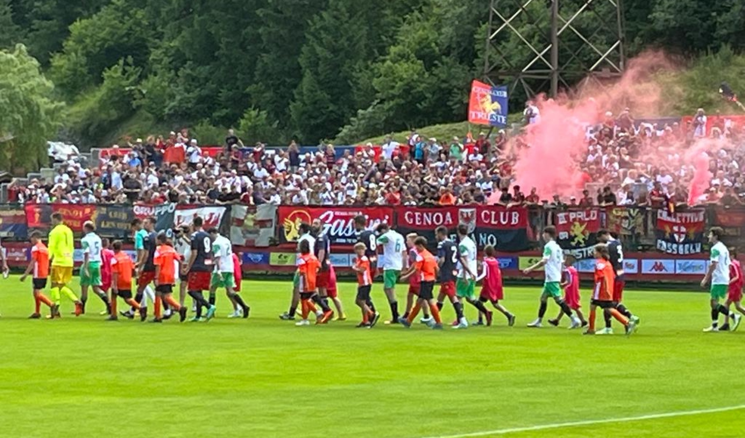 Genoa, passerella col Fassa con 1600 tifosi e 12 gol