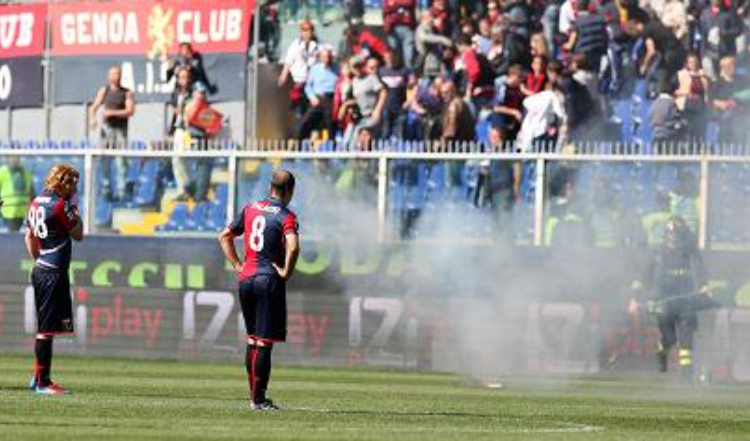 Presunte estorsioni ultrà Genoa alla società: tutti assolti