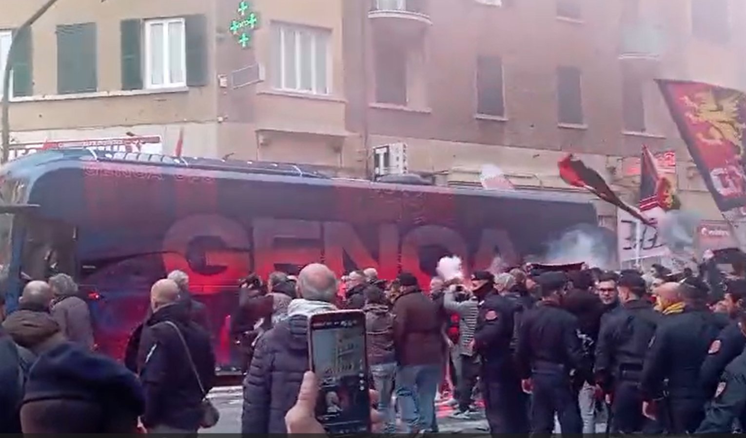 Genoa, al Ferraris c'è l'Atalanta: tifosi in corteo per caricare la squadra