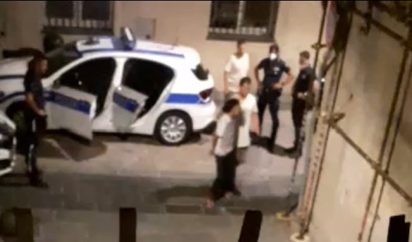 Genova, ragazzino violento trasferito con manette ai polsi nel centro minori e poi lasciato libero