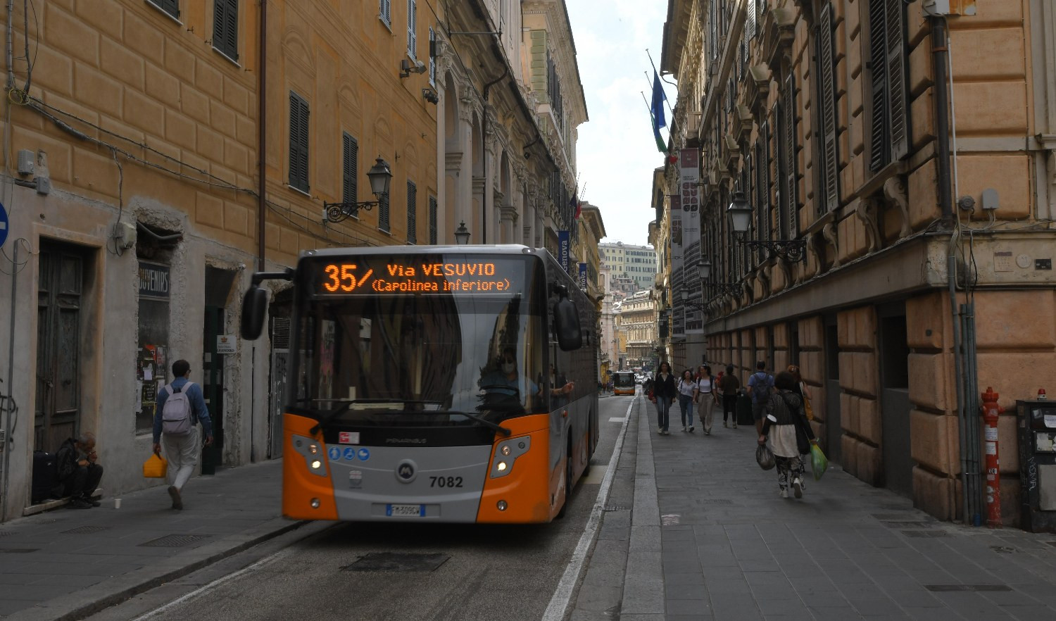 Trasporto pubblico a Genova, da oggi mezzi gratis per over 70 e under 14