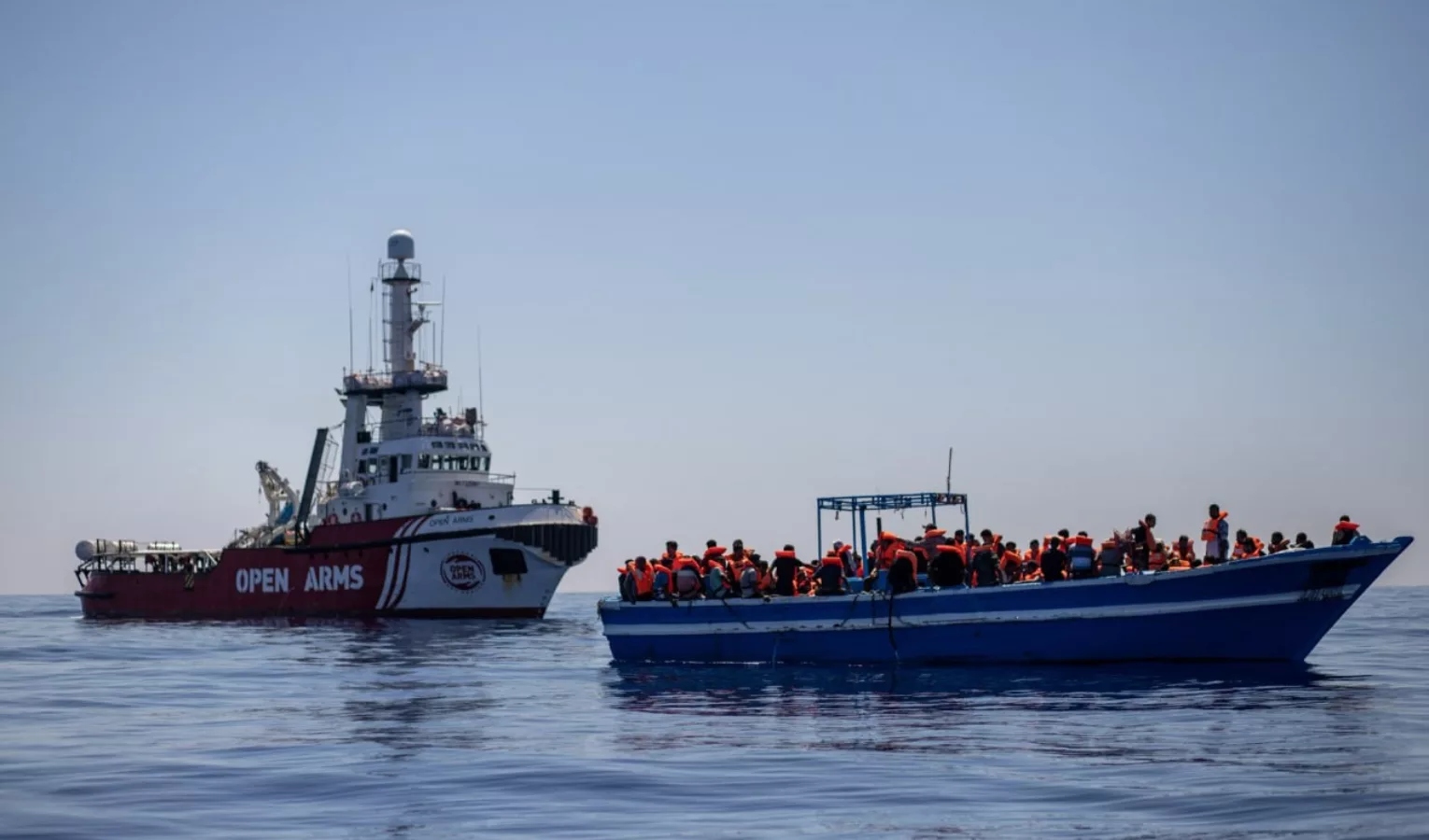 La nave ong Open Arms verso Genova, a bordo 54 migranti