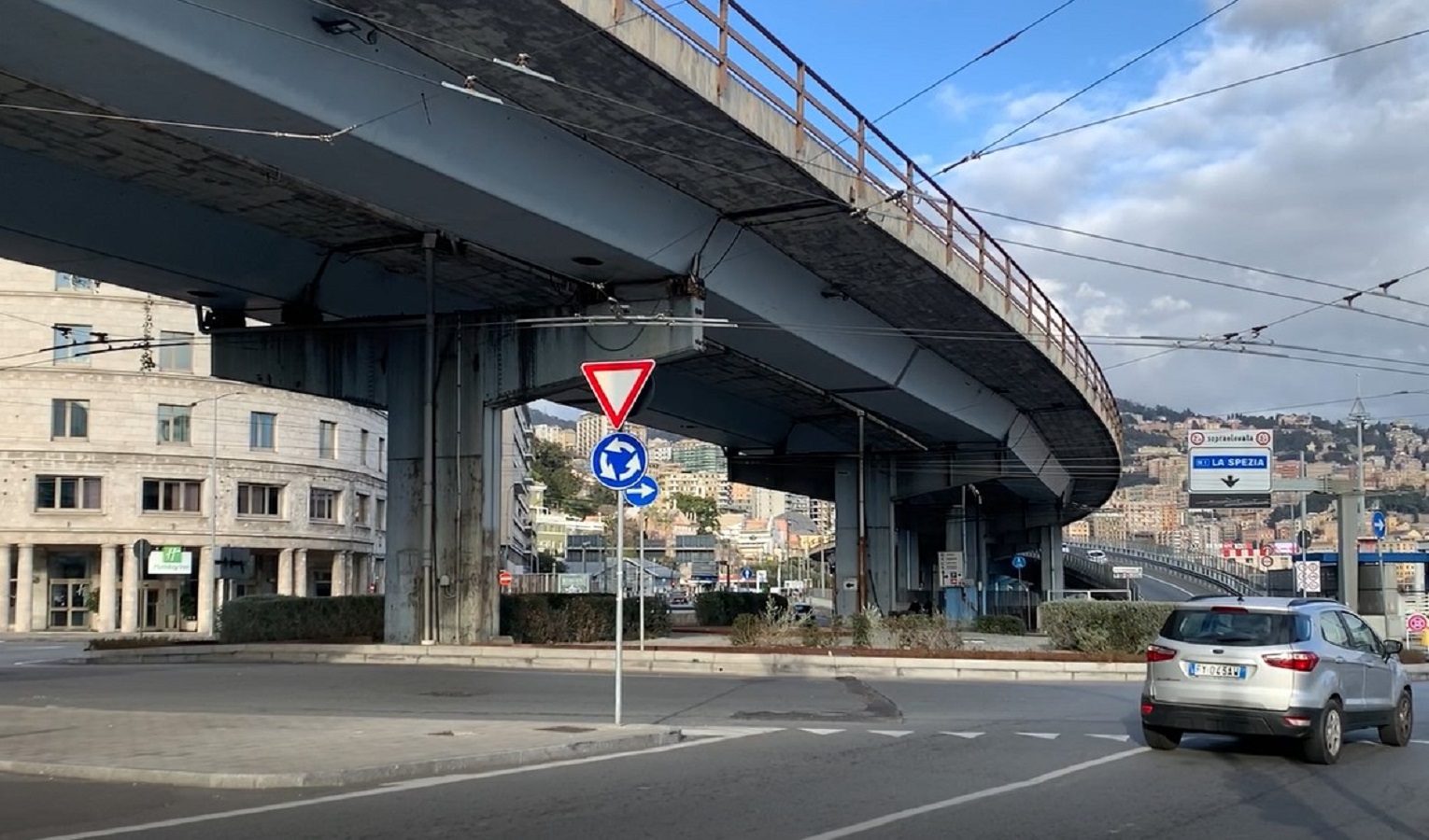 Tunnel e sopraelevata, siete favorevoli o no?