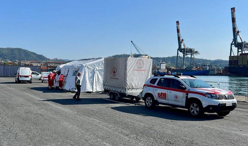 Migranti, alla Spezia arriva la Geo Barents: tutto pronto per lo sbarco