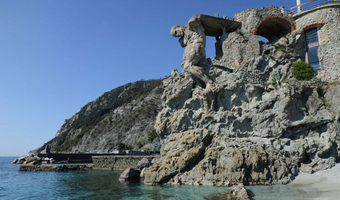 Giallo a Monterosso, trovato cadavere in spiaggia