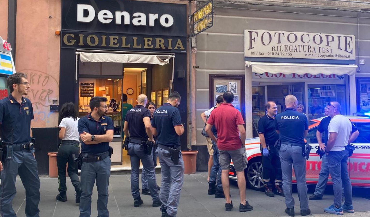 Genova, tentata rapina in gioielleria: caccia a coppia di criminali