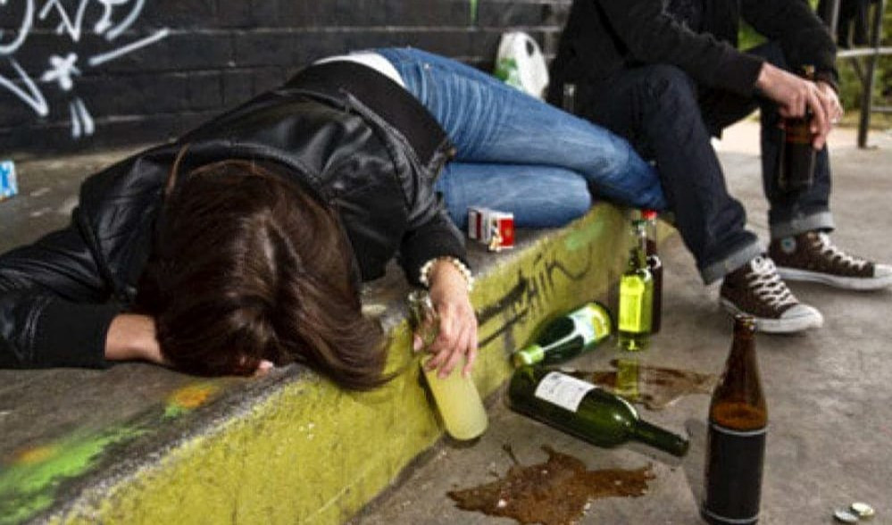 Allarme alcol a Genova, il 42% dei ragazzi tra i 16 e 17 anni si ubriaca 