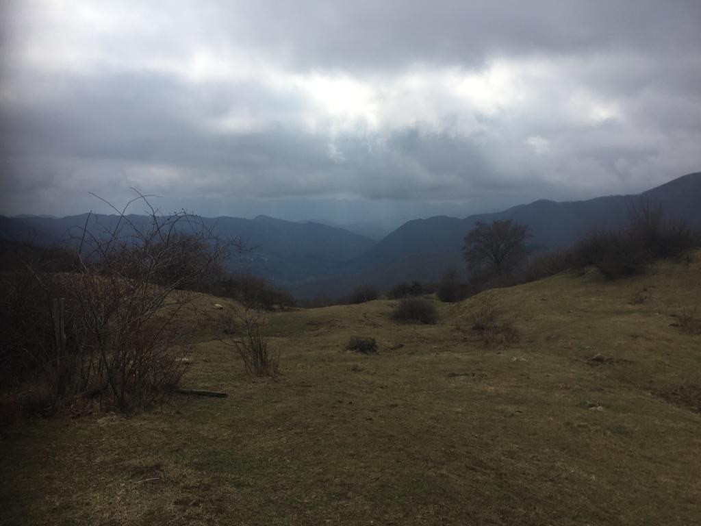 Menir, teste apotropaiche e i panorami del Gottero in 