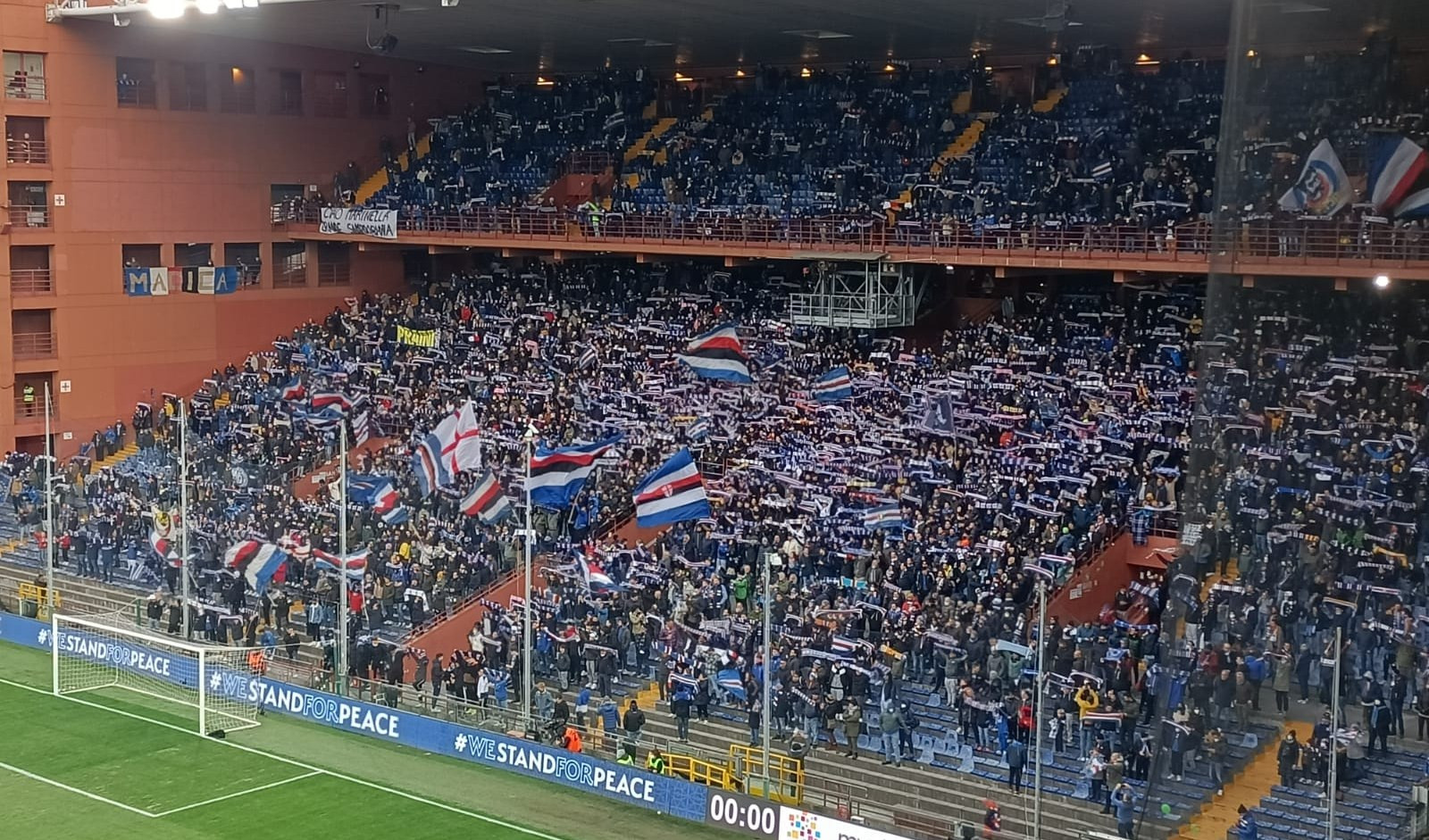 Grande spinta della Gradinata Sud della Sampdoria contro la Juventus