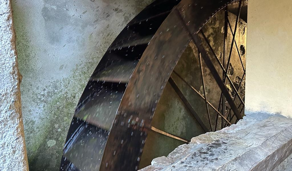 L'ultimo mulino ad acqua a Gramizza e i colori dell'autunno in 