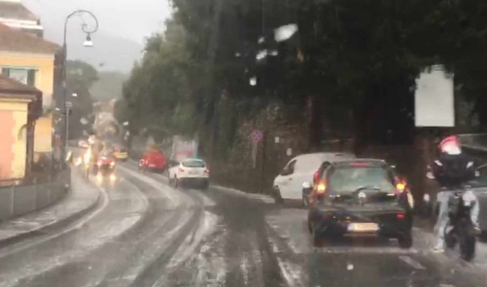 Meteo variabile, in attesa del grande freddo arriva la grandine a Rapallo