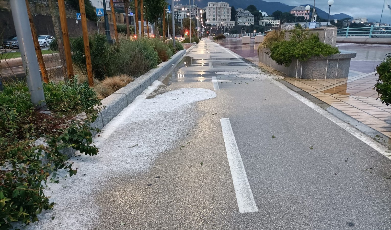 Pioggia e grandine su Genova: i vostri video