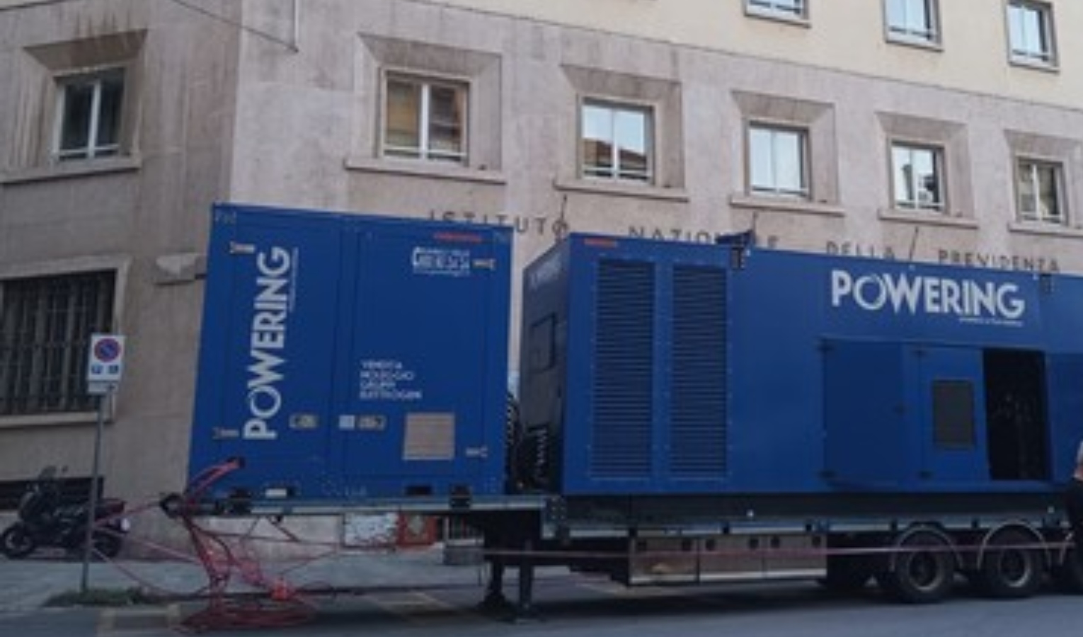Blackout a Savona, in piazza Marconi un gruppo elettrogeno per far fronte ai disagi