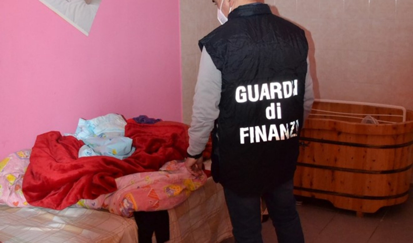 Savona, sequestrato centro massaggi: presunte prestazioni sessuali in cambio di soldi