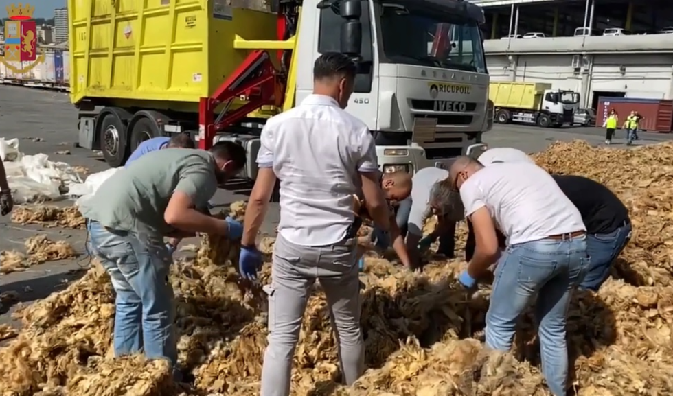 Porto di Genova, trovati 160 kg di hashish dentro container di lana: 3 arresti