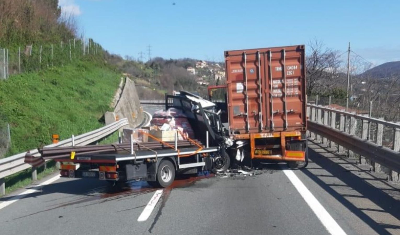 Incidente tra camion in A7 tra Genova Bolzaneto e Busalla: due feriti