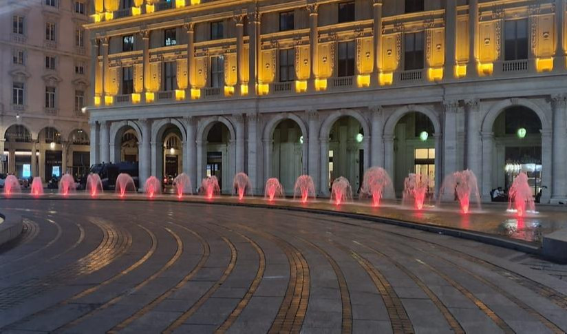 Piazza De Ferrari e il palazzo della Regione Una piazza con luci e fontane colorate