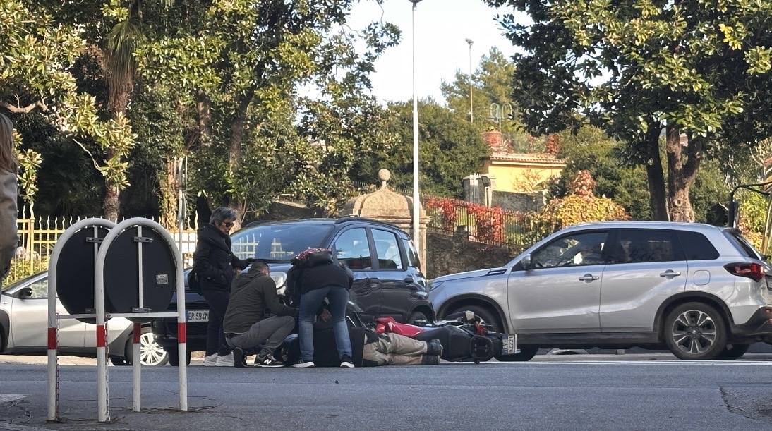 Via Albaro, ennesimo incidente: i residenti chiedono interventi urgenti