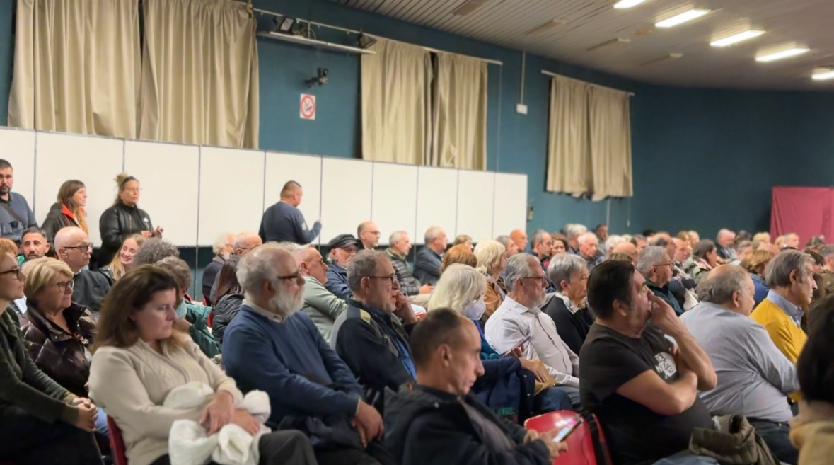 4 assi a Sampierdarena, in centinaia all’assemblea pubblica. Il Comune al lavoro per una modifica per via Cantore