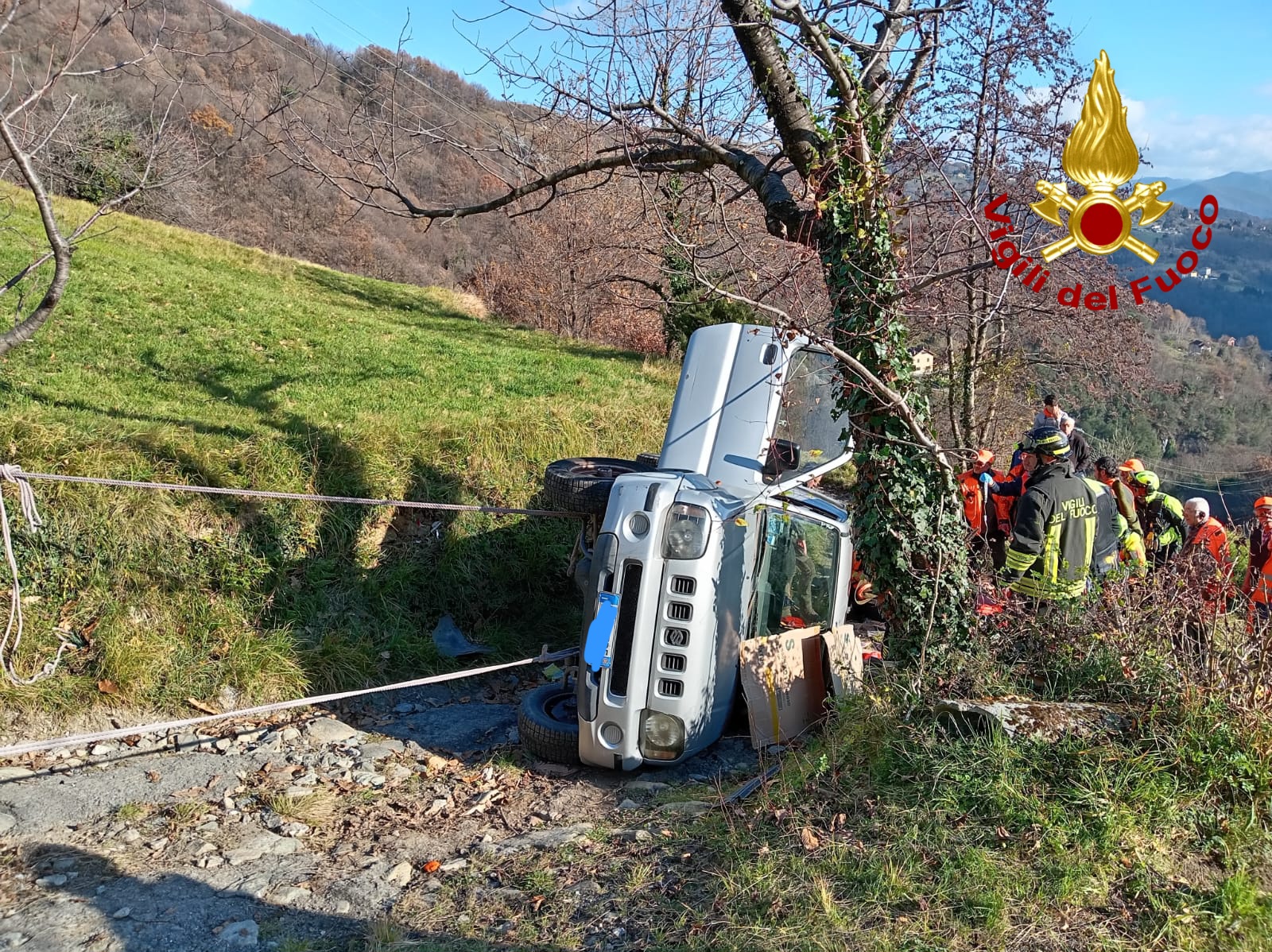 Si ribalta con la Jeep, uomo di ottant'anni all'ospedale in elicottero