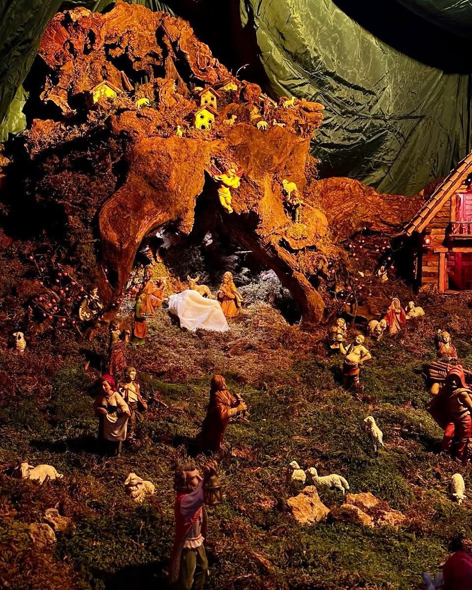 Natale a Genova, Salis sposta il presepe da Tursi a Palazzo Rosso. La minoranza: “Al suo posto un villaggio di babbo natale da 55mila euro”