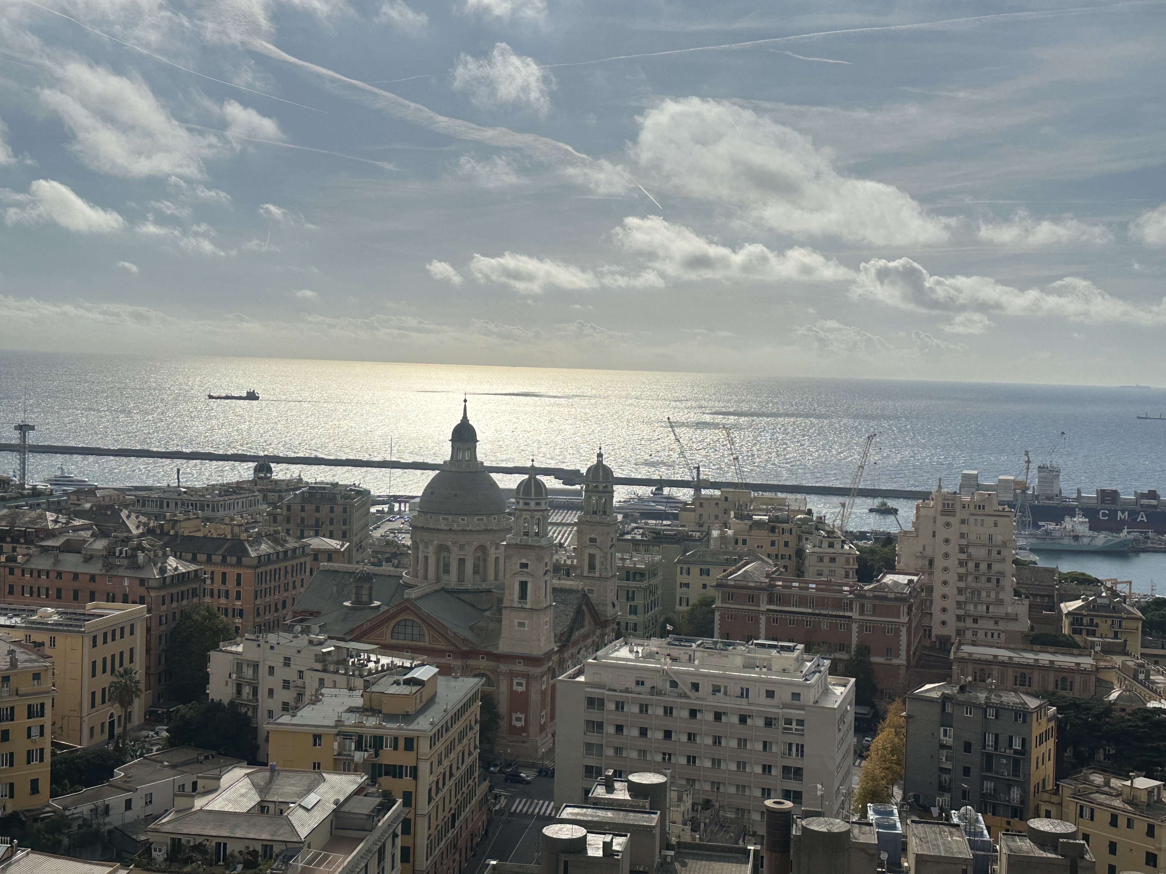 Una diga in un porto 