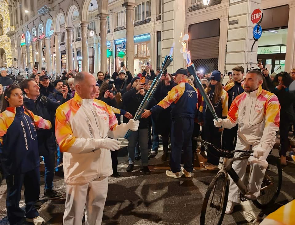 La Fiamma Olimpica a Genova, un mare di folla da Boccadasse al Porto Antico 