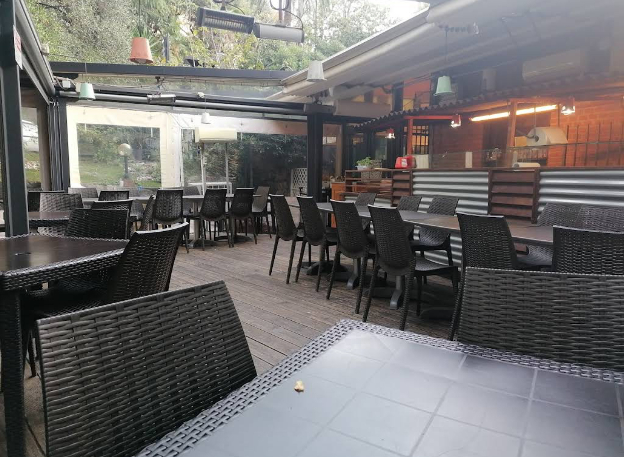 Paura in pizzeria a Castelletto: incendio durante festa, funicolare e via Bertani chiuse e poi riaperte