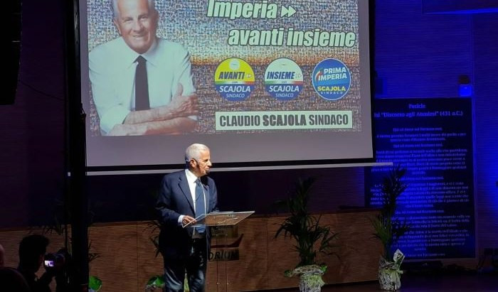 Elezioni Imperia, cinque candidati ai blocchi: i saluti del sindaco Scajola