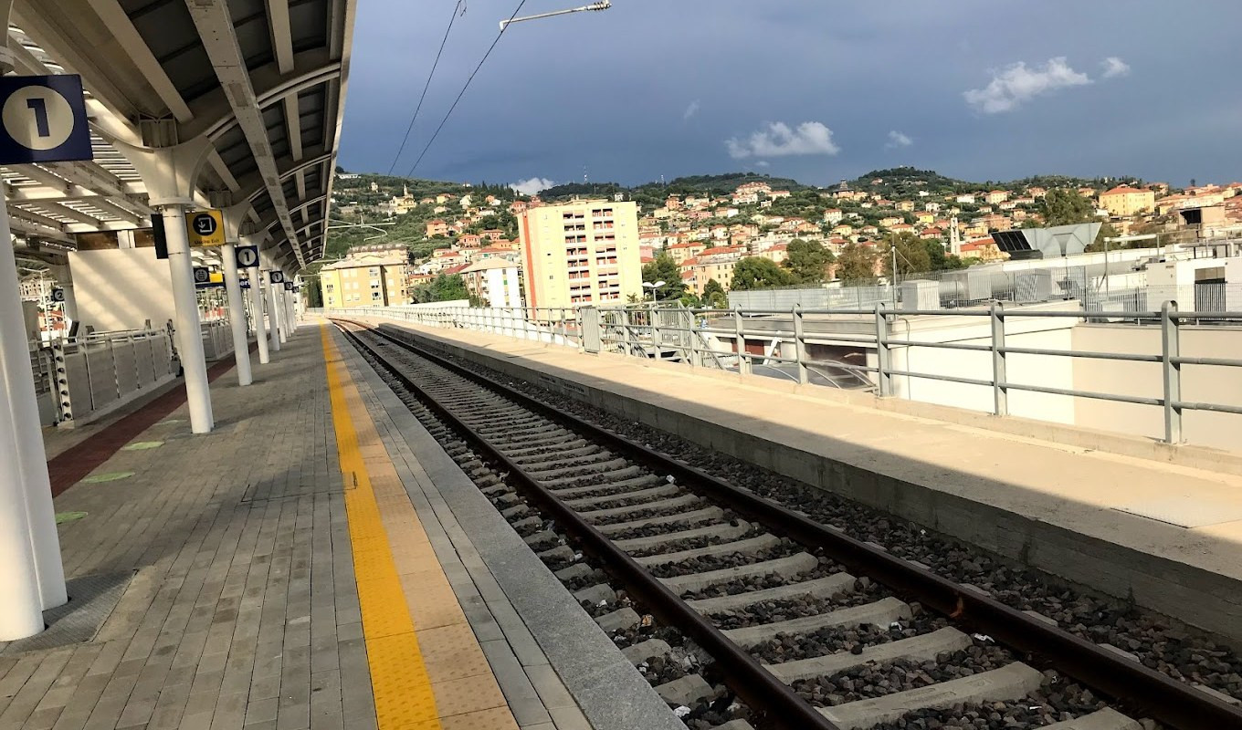 Imperia, ancora una violenza: capotreno aggredita a bordo, portata in ospedale