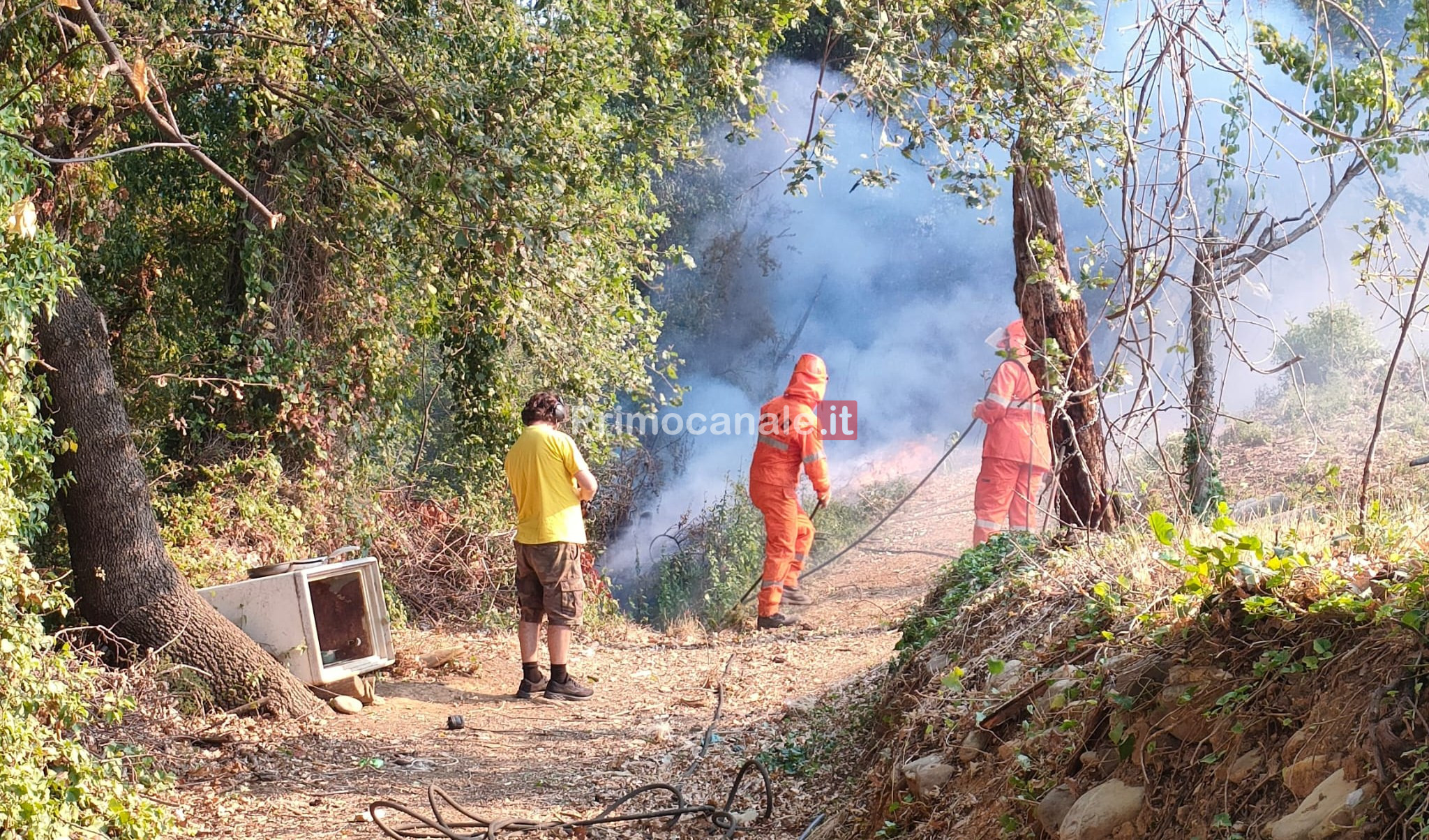 Incendi in Liguria, fiamme sotto controllo ad Albenga: usati i droni per la perimetrazione