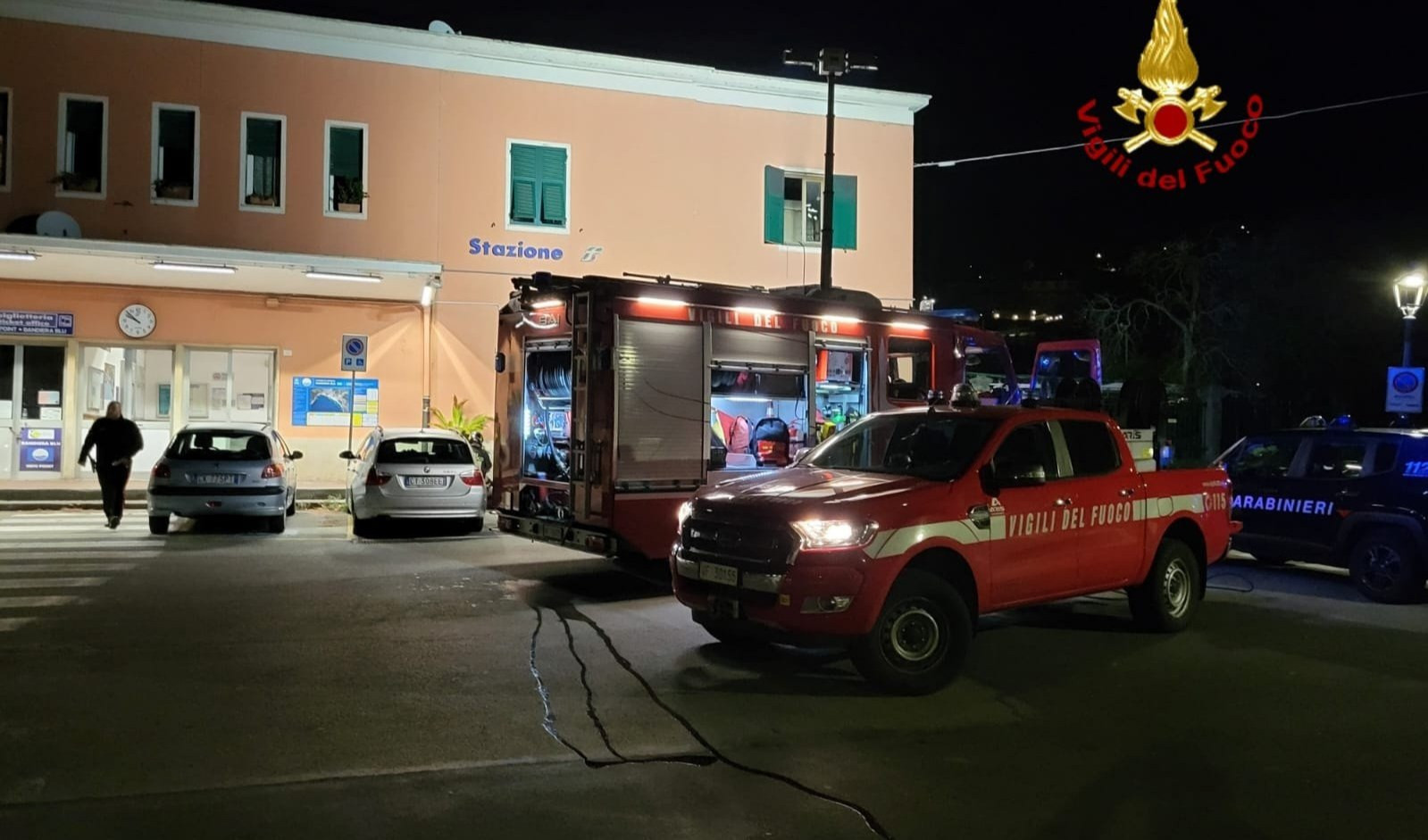 Incendio a Ronco Scrivia, bruciano due baracche: pompieri al lavoro per tutta la notte