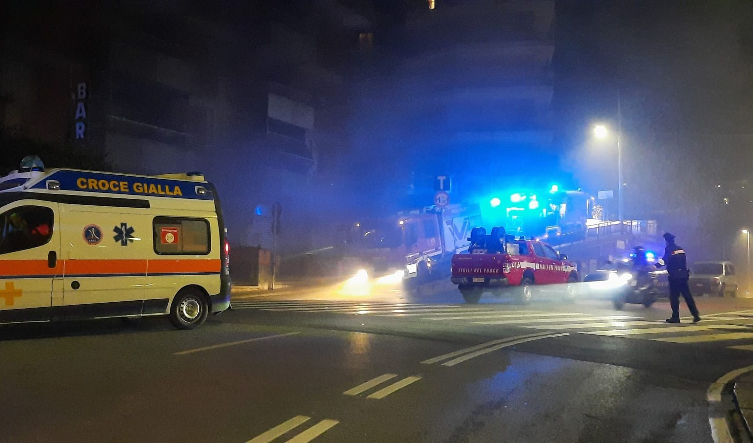 Genova, fiamme in un box a San Martino: 50 persone evacuate
