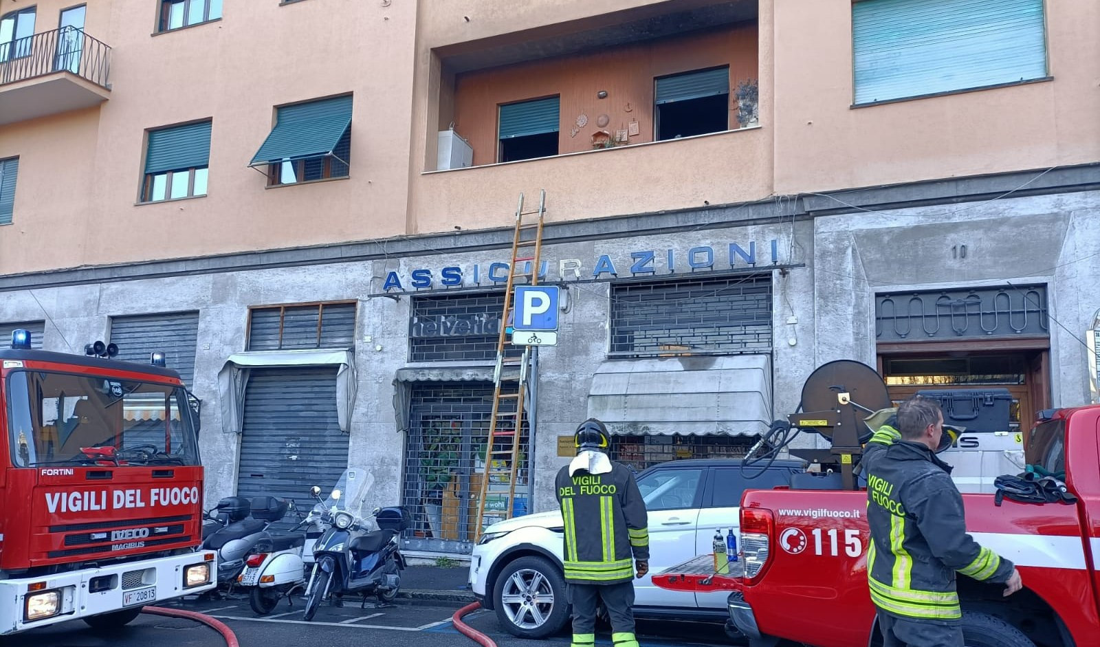 Genova, incendio in via Nizza: intossicati due anziani
