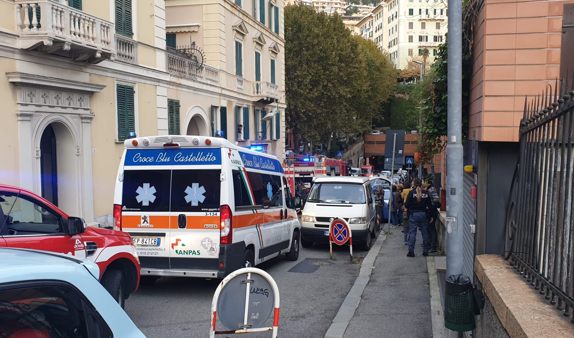 Incendio a Genova Castelletto, in fiamme la cucina di un appartamento