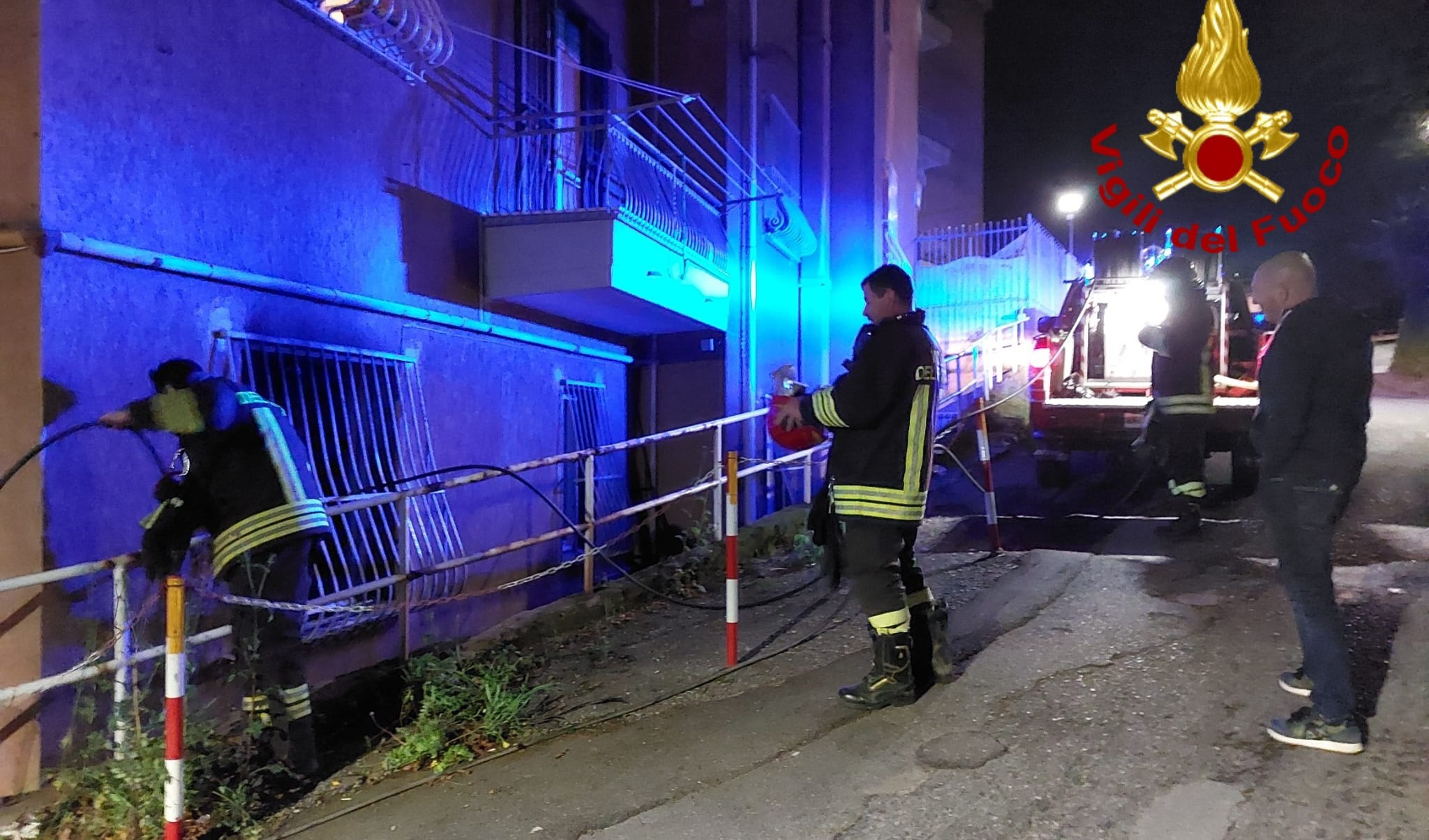 Fuoco in una casa, paura nella notte a Campomorone