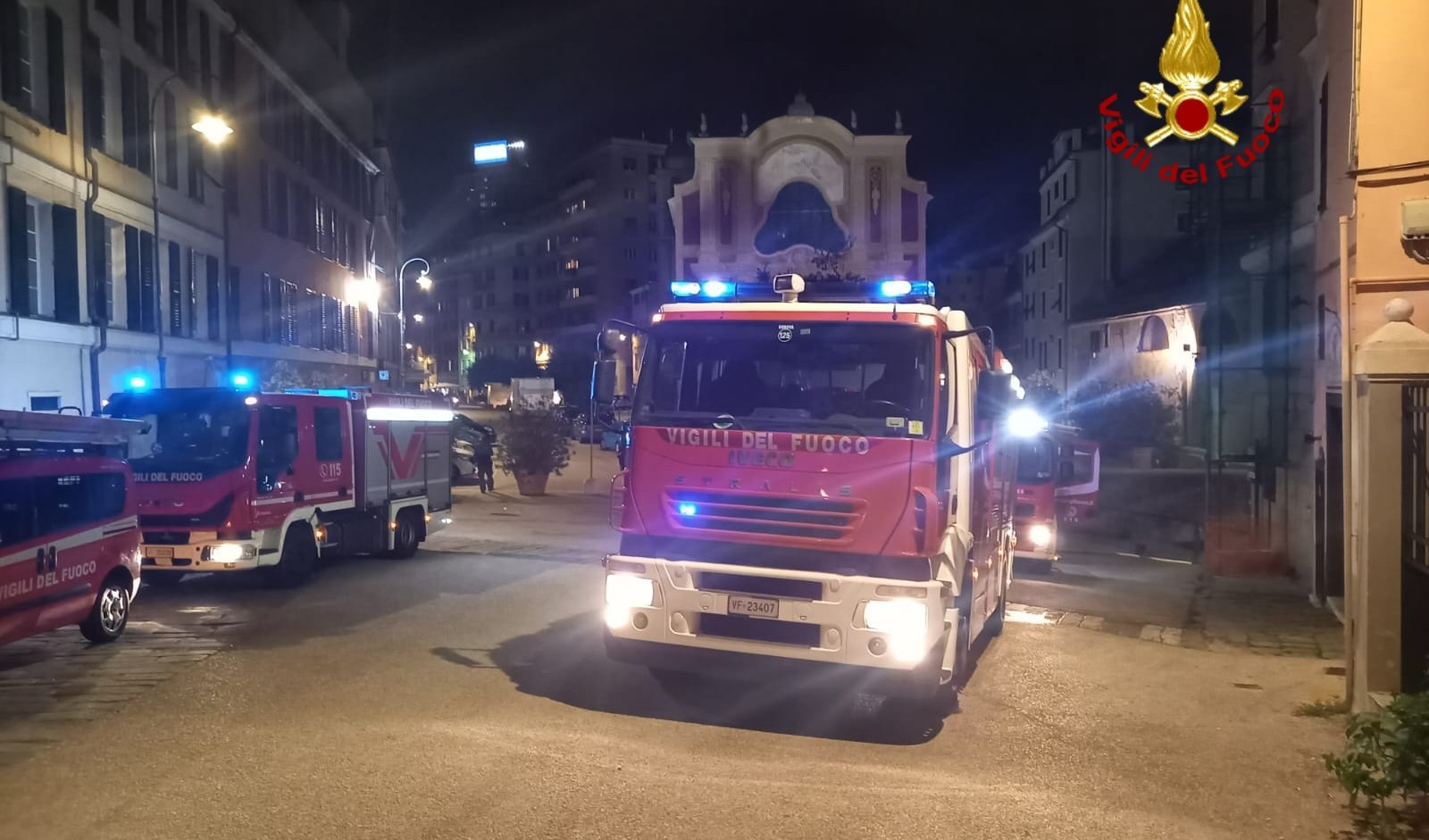 Savona, fumo da macchinario in un'azienda che produce plastica: un intossicato