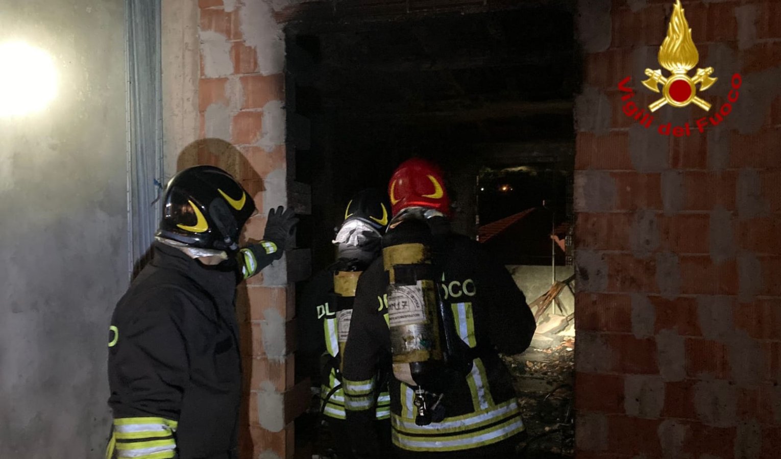 Tre vigili del fuoco