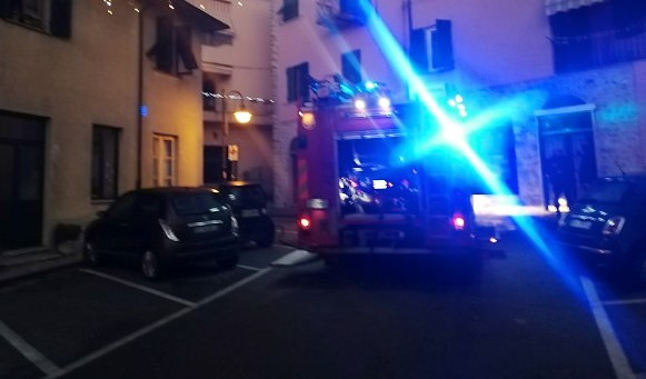 Incendio nello spezzino, fumo da una casa