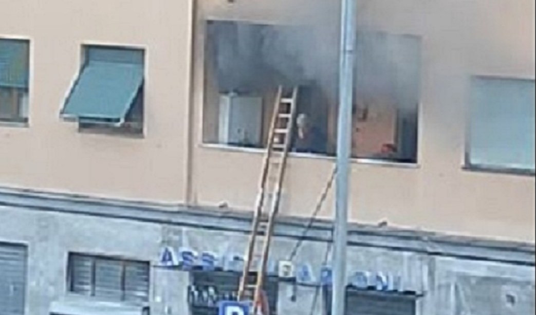 Lavagna, sigaretta spenta male: incendio in una terrazza 