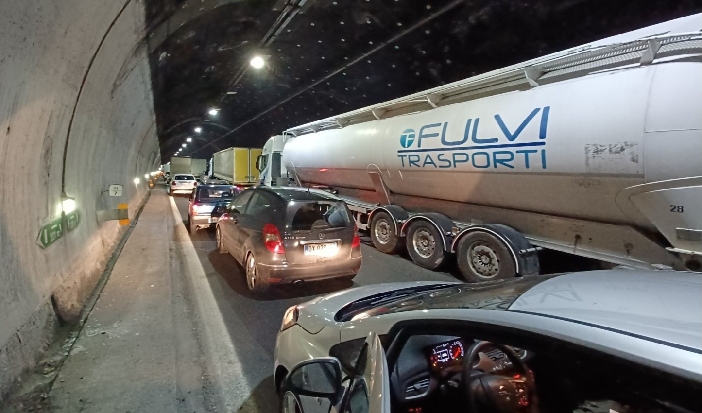 Autostrade, è ancora caos cantieri: maxi code in Liguria